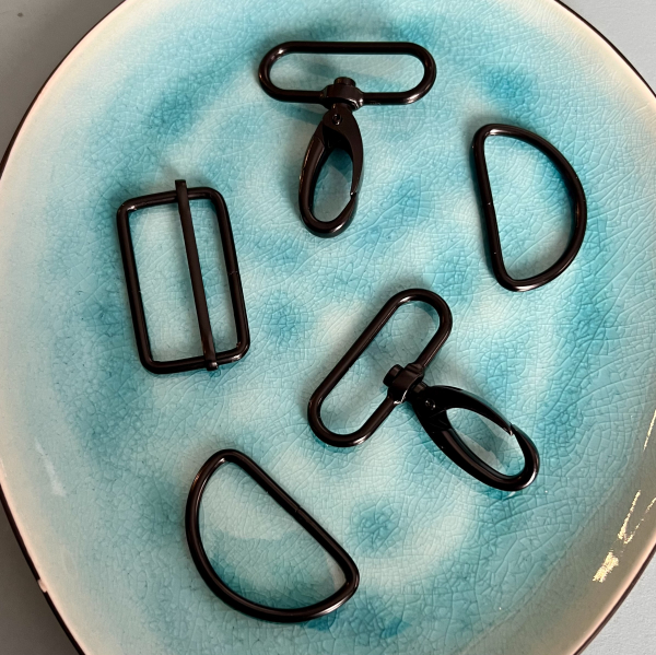 5er Set Taschenzubehör: Karabiner, Versteller, D-Ringe, schwarz Metall 4 cm Breite
